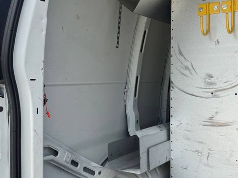 Used 2014 Chevrolet Express 2500 RWD image 25