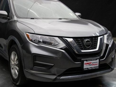 Used 2019 Nissan Rogue SV image 3
