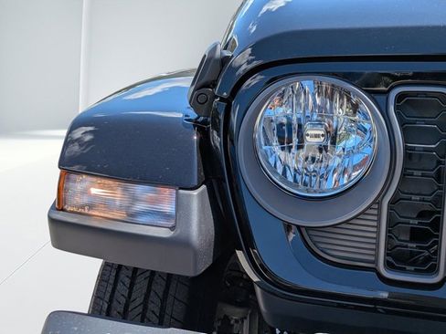 New 2025 Jeep Gladiator Sport image 8