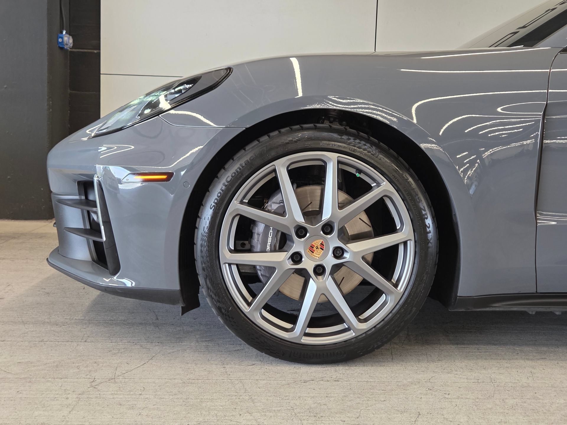 Certified 2025 Porsche Panamera image 9