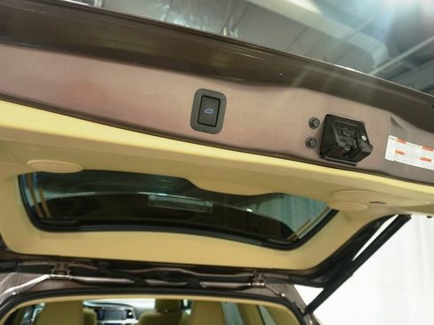 Used 2019 Toyota Highlander Limited AWD/4WD image 8