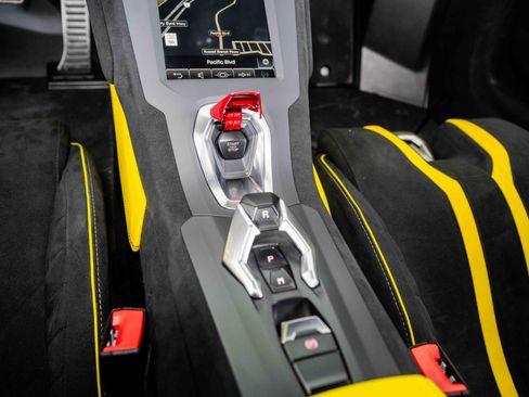 Used 2022 Lamborghini Huracan STO image 30