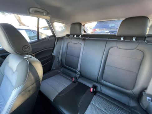 Used 2025 Chevrolet Trax LT image 40