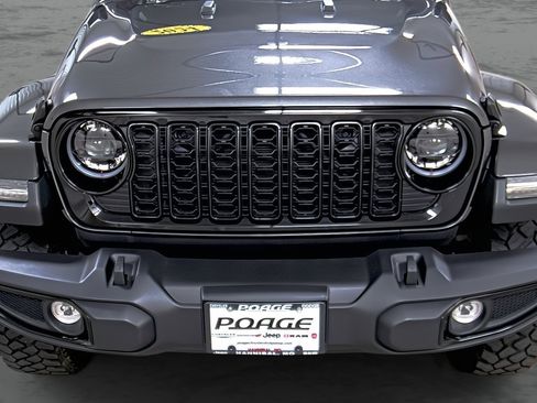 Used 2024 Jeep Gladiator Willys image 16