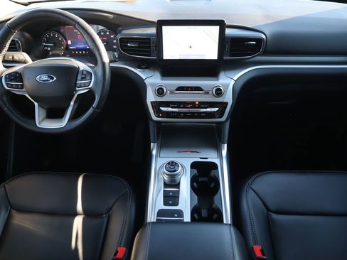 Used 2022 Ford Explorer XLT w/ Equipment Group 202A image 13