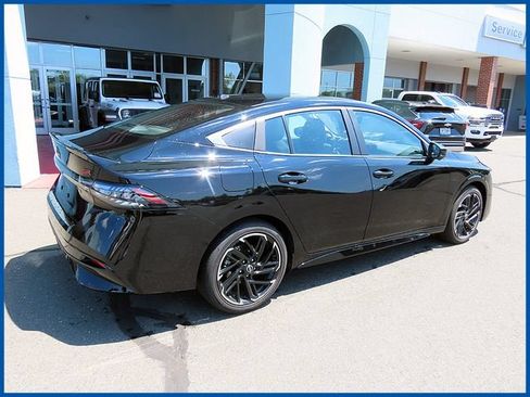 Used 2026 Nissan Sentra SR w/ SR Premium Package FWD image 7