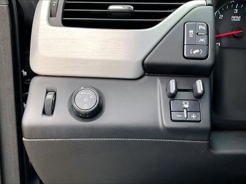 Used 2017 GMC Yukon SLT w/ Premium Edition image 32