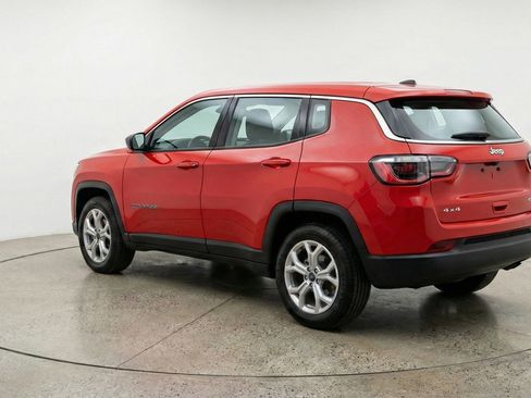 Used 2025 Jeep Compass Latitude image 6