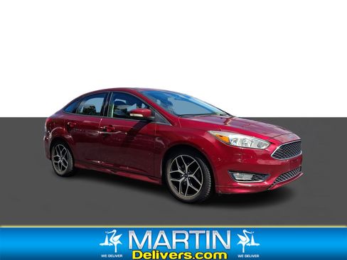 Used 2016 Ford Focus SE w/ SE Sport Package FWD image 1