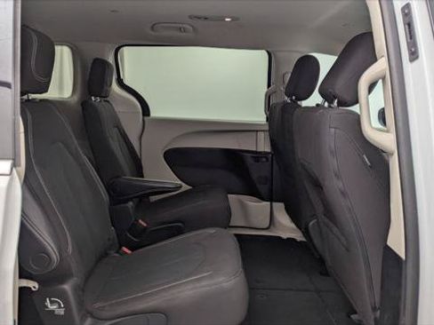 Used 2023 Chrysler Voyager LX FWD image 19
