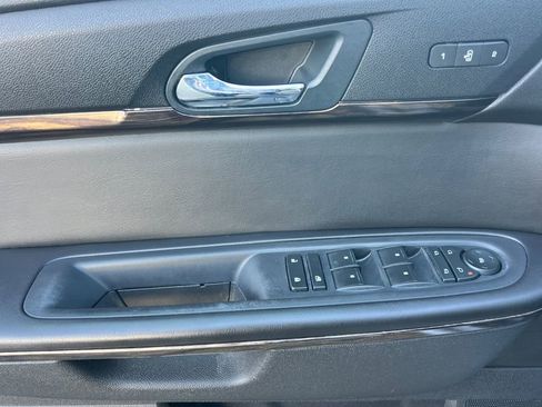 Used 2016 GMC Acadia Denali image 10