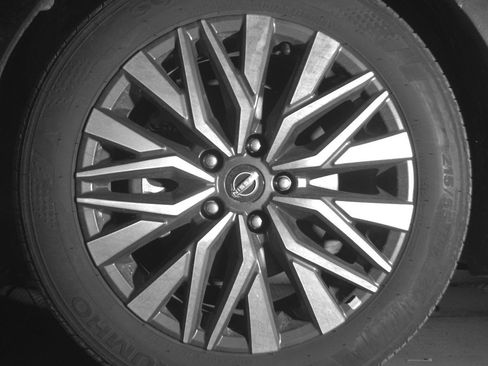 Used 2025 Nissan Altima 2.5 SV FWD image 12