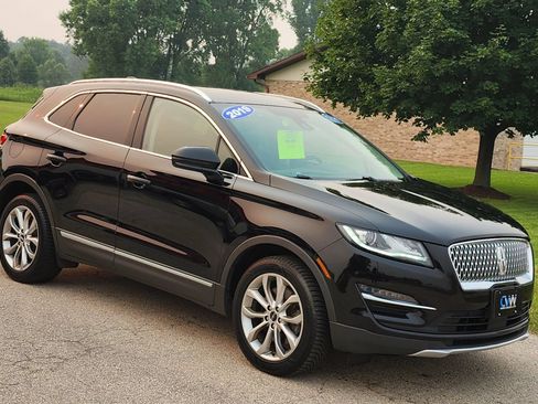 Used 2019 Lincoln MKC Select AWD/4WD image 2