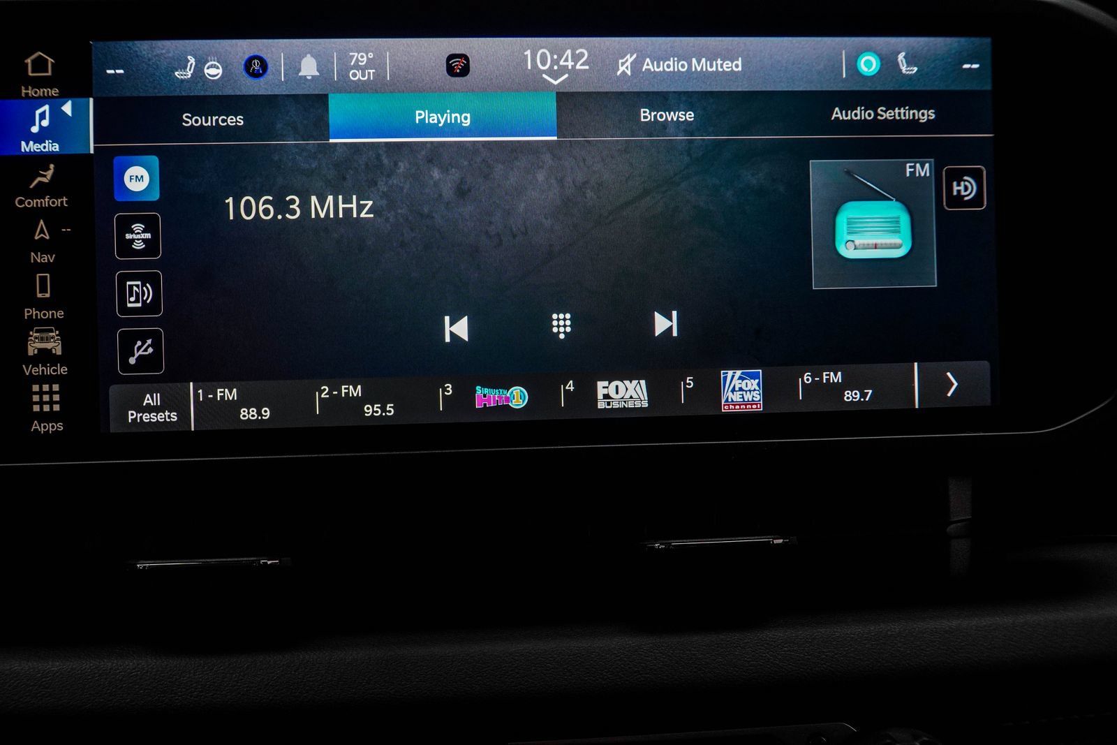 Used 2024 Jeep Gladiator Rubicon w/ Technology Group AWD/4WD image 34