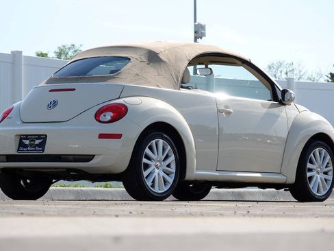 Used 2008 Volkswagen Beetle SE FWD image 32
