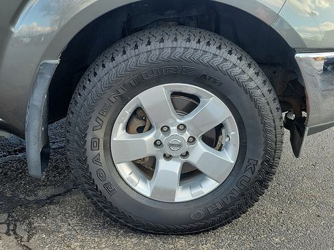 Used 2009 Nissan Frontier SE w/ SE Value Truck Pkg AWD/4WD image 8