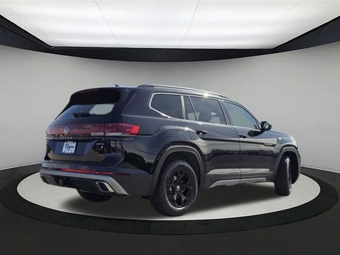 New 2026 Volkswagen Atlas Peak Edition image 7