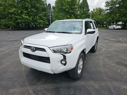 Used 2024 Toyota 4Runner SR5 AWD/4WD image 2