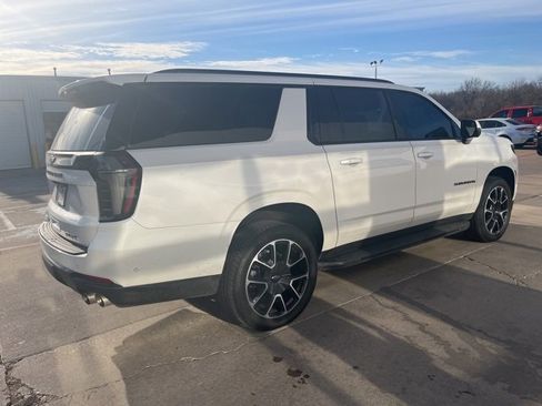 Used 2025 Chevrolet Suburban RST w/ Comfort Package image 5