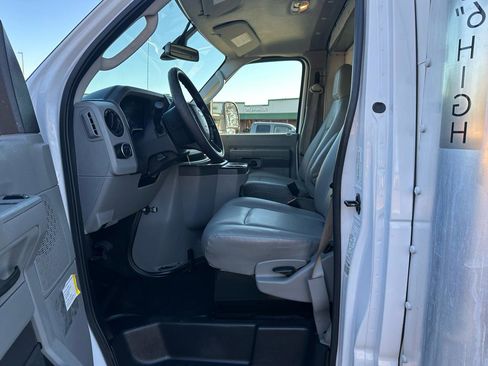 Used 2022 Ford E-350 and Econoline 350 Super Duty image 10