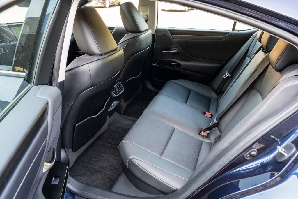Used 2022 Lexus ES 300h w/ Premium Package FWD image 27