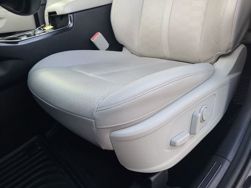Used 2025 Kia Sorento S w/ Panoramic Sunroof Package FWD image 15