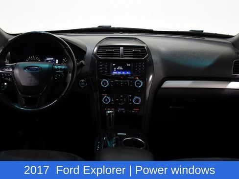 Used 2017 Ford Explorer XLT image 7
