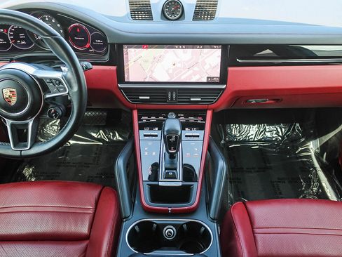 Used 2021 Porsche Cayenne Coupe image 13