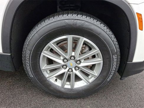 Used 2023 Chevrolet Traverse LT image 8