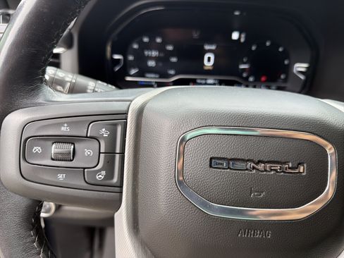 Used 2022 GMC Yukon Denali w/ Denali Premium Package RWD image 30