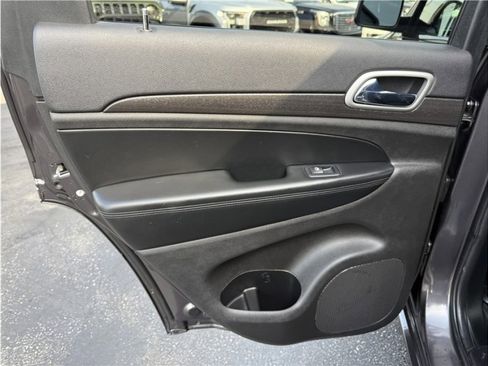 Used 2018 Jeep Grand Cherokee Altitude image 20