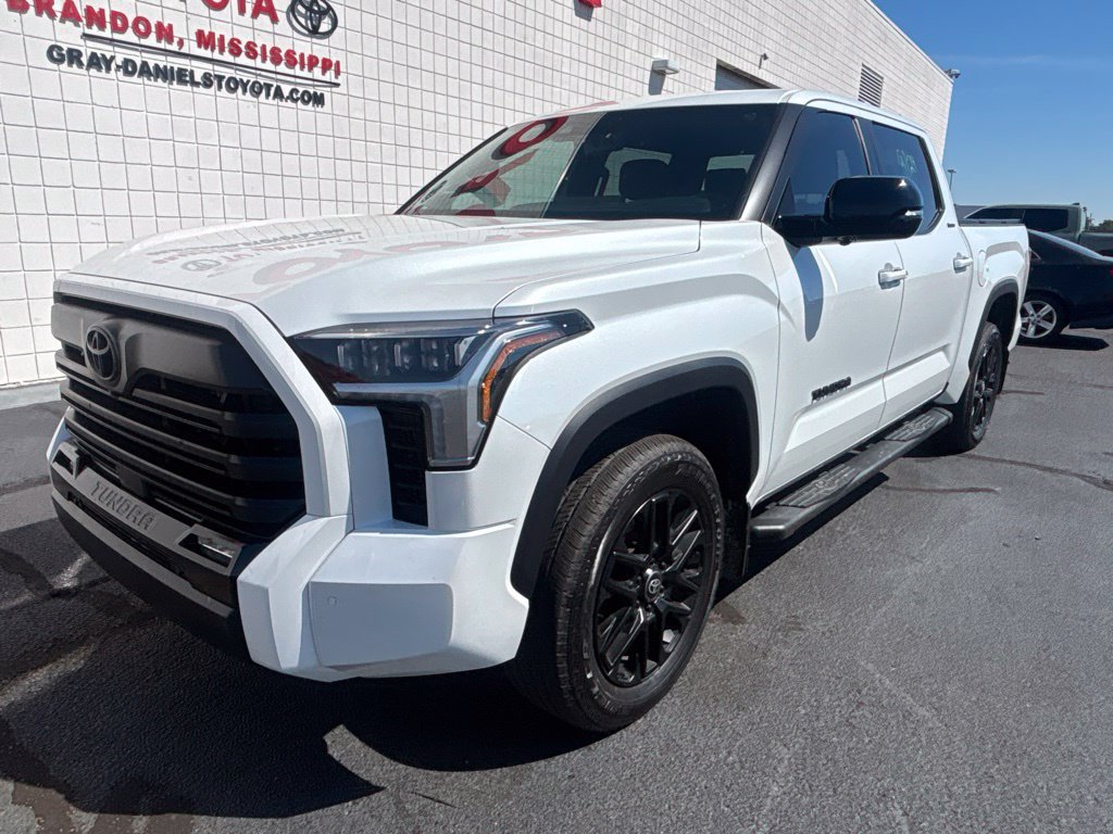 Used 2025 Toyota Tundra Limited AWD/4WD image 1