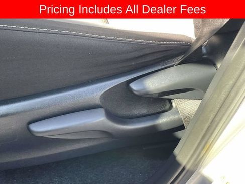 Used 2018 Toyota RAV4 LE AWD/4WD image 17