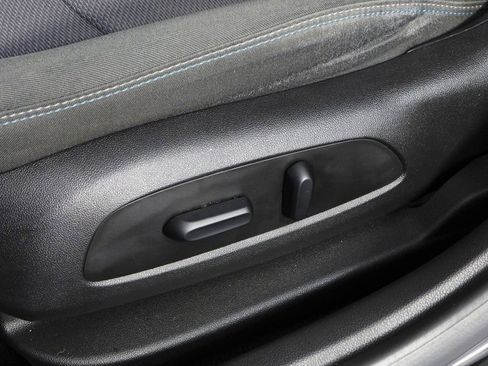 Used 2018 Chevrolet Cruze LT w/ Convenience Package image 22