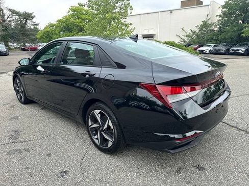 Used 2023 Hyundai Elantra SEL w/ Convenience Package FWD image 17