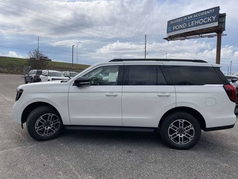 New 2026 Ford Expedition Active RWD image 6