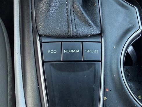 Used 2023 Toyota Camry SE image 20