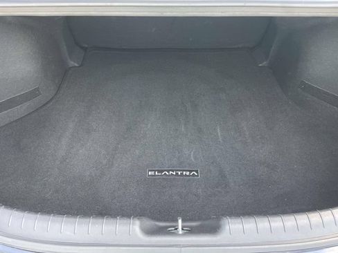 Certified 2025 Hyundai Elantra SE FWD image 12