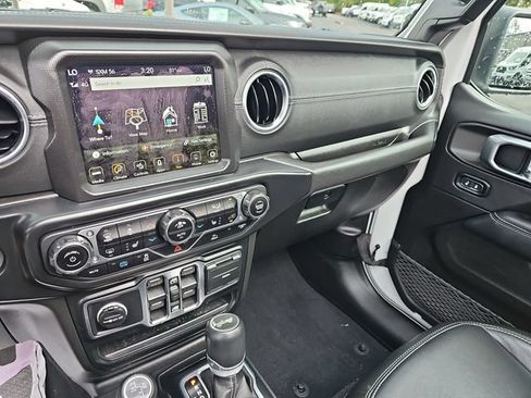 Used 2022 Jeep Wrangler Unlimited Sahara w/ Cold Weather Group AWD/4WD image 23