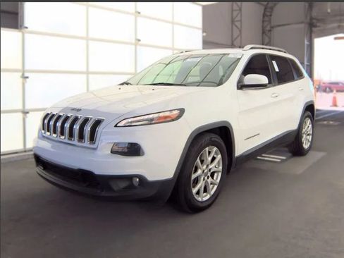 Used 2018 Jeep Cherokee Latitude Plus FWD image 1