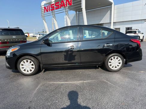 Used 2015 Nissan Versa SV FWD image 2