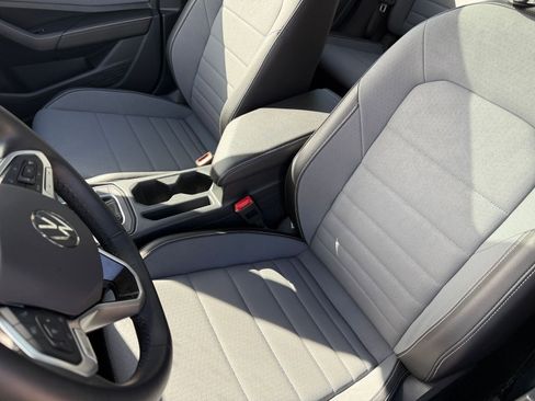 Used 2025 Volkswagen Jetta SE image 37