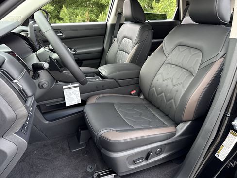 New 2026 Nissan Pathfinder Platinum FWD image 14