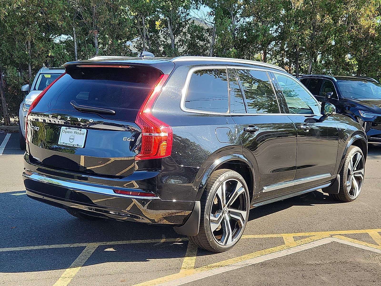Certified 2024 Volvo XC90 B6 Ultimate w/ Protection Package AWD/4WD image 6