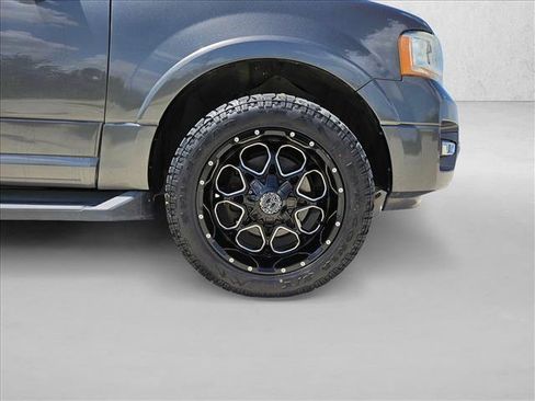 Used 2017 Ford Expedition XLT w/ Equipment Group 202A RWD image 26