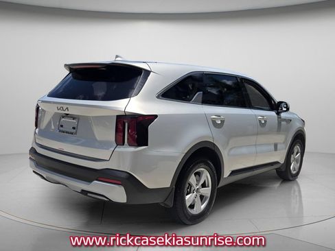 Used 2026 Kia Sorento LX FWD image 7