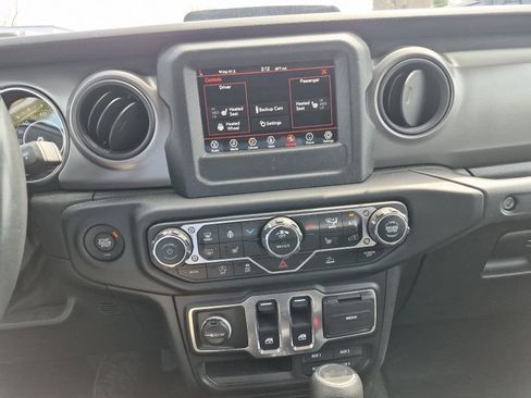 Used 2022 Jeep Wrangler Sport AWD/4WD image 5