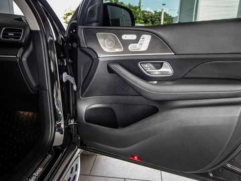Used 2023 Mercedes-Benz GLS 580 4MATIC image 19