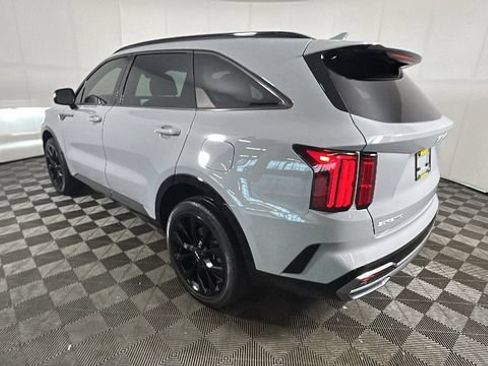 Used 2023 Kia Sorento SX AWD/4WD image 4