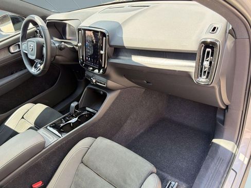 Used 2023 Volvo XC40 Recharge Ultimate AWD/4WD image 31